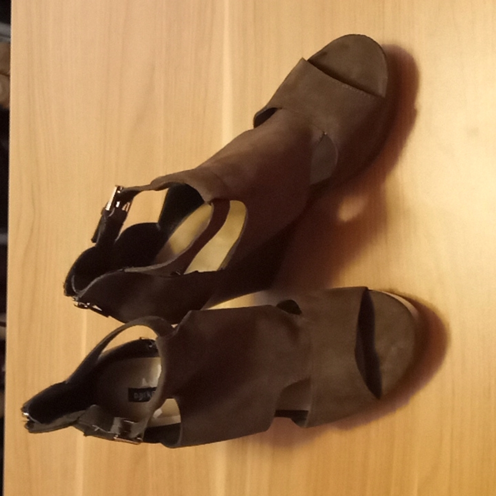 Parker & Sky Platform Wedge Heels in Faux Suede Olive Green (Size 9M)